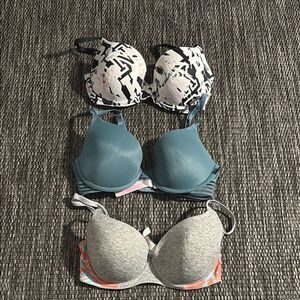 PINK Victoria secret wear everywhere lightly lined bras